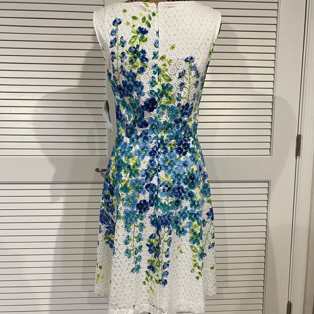 Flowered Dress 🌸 - Picture 3 of 4